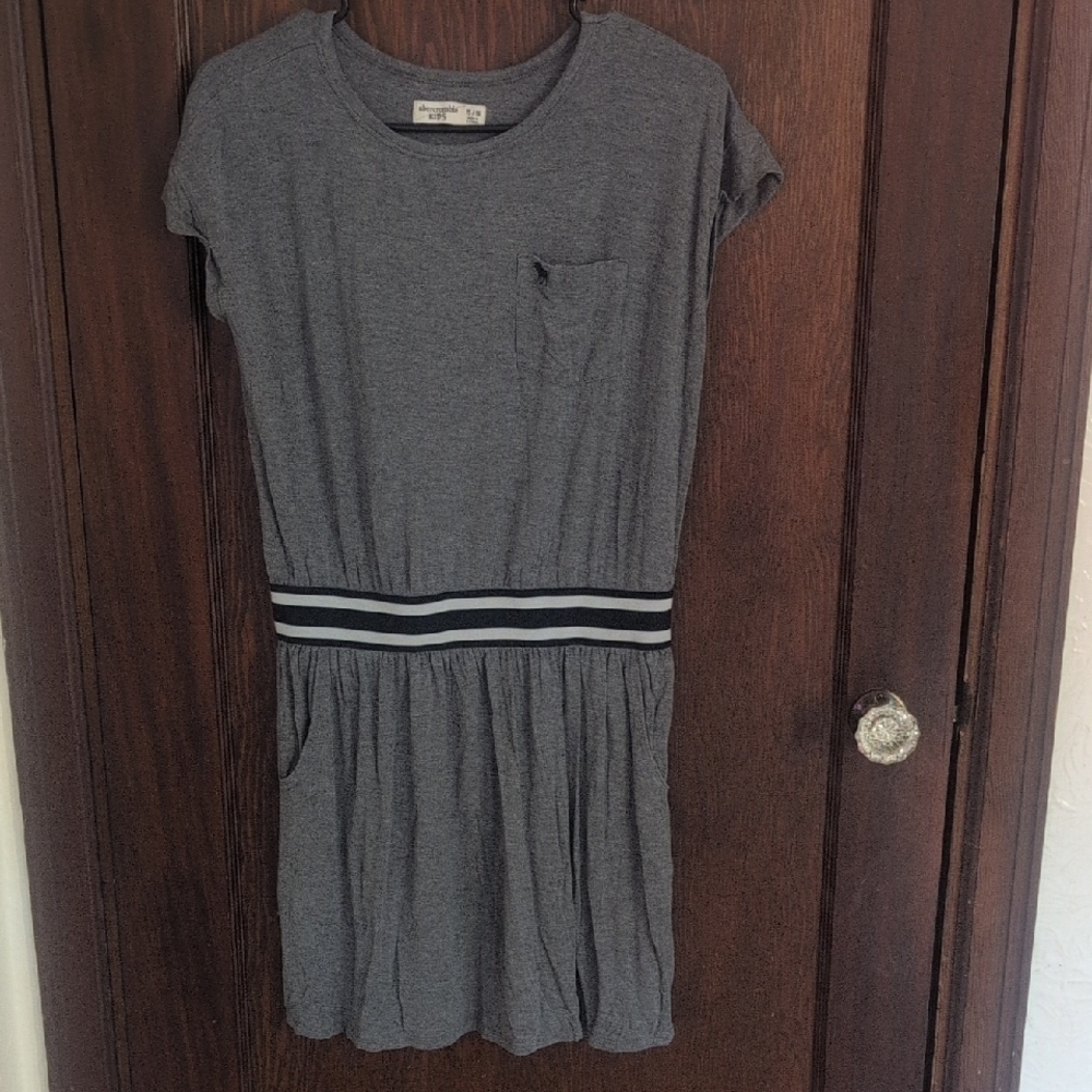 Abercrombie Kids Gray Stretchy Short Sleeve Dress Size 15/16
